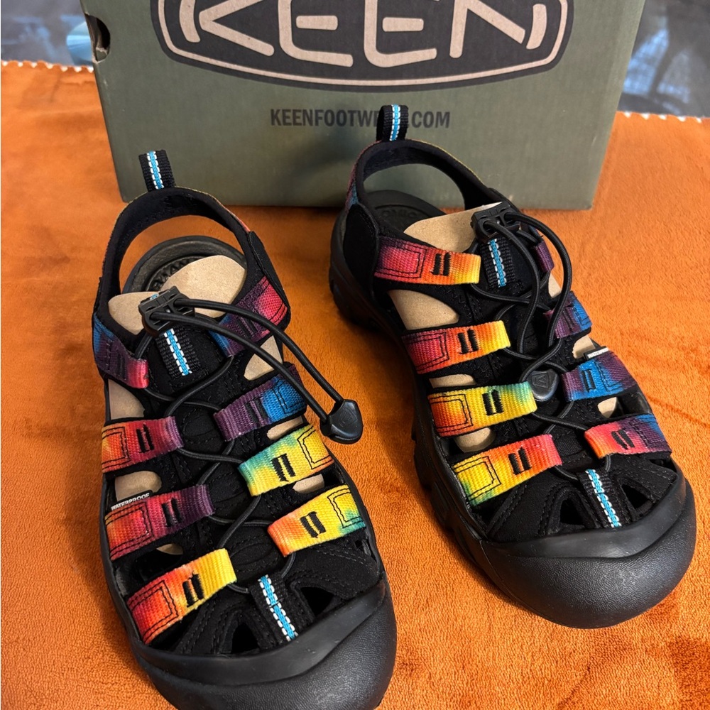KEEN Women's Newport H2 Rainbow Strappy Sandal - Black/Multi